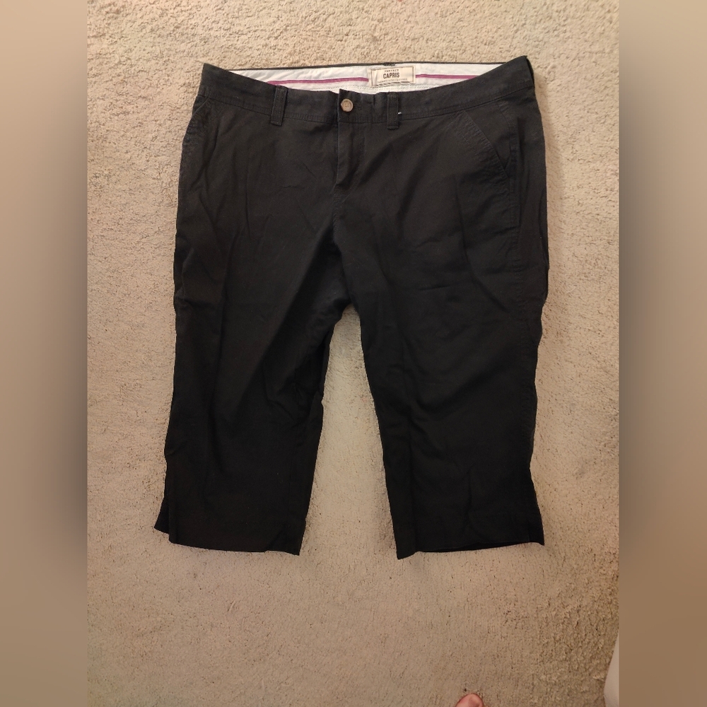 Old Navy Black Khaki Capri Pants, Size 14, Like New